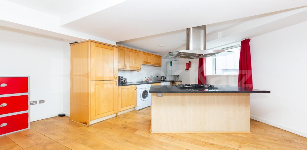 			3 Bedroom, 2 bath, 1 reception Apartment			 Farringdon Road EC1R, CLARKENWELL / FARRINGDON